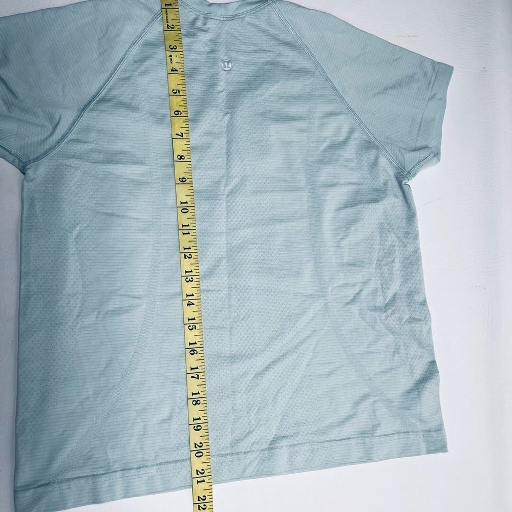 Lululemon womens crop top size 4-6 light green - Picture 4 of 5